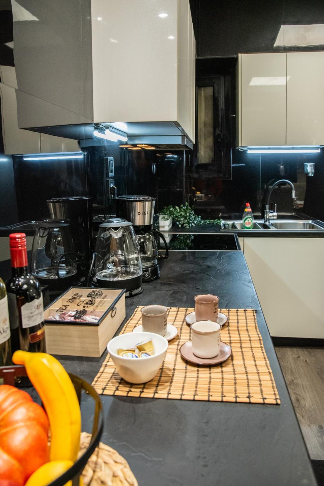 Centre Luxury Close To Metro And Hospitals Apartment *